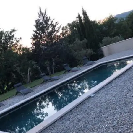 Maison Au Pied Du Luberon